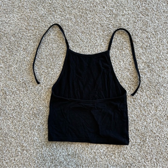 Forever 21 Black Graphic Halter Crop Top - Picture 2 of 2